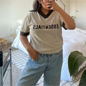 Essentials V Neck tee